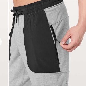 Like new Lululemon city commute shorts 9”